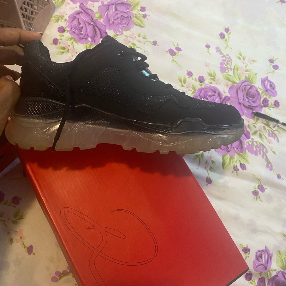 Unique shoes 👟 Perfect condition, glitter and black the bottoms clear